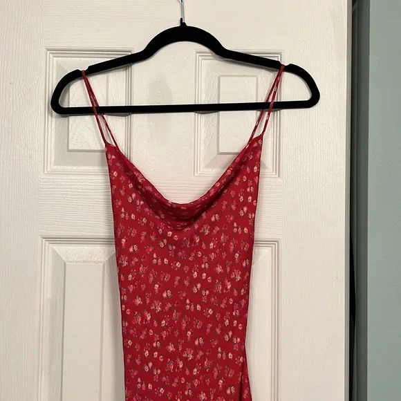 NEW NEVER WORN RESA Madison Maxi Dress in Raspberry Red Pink Satin Midi XS - Picture 3 of 6